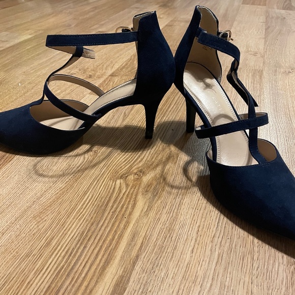 kelly&katie navy heels! - Picture 3 of 3